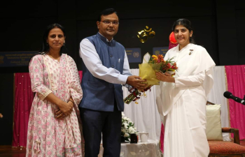 On the occasion of International Peace Day, the High Commission and the MGICC in collaboration with the Brahma Kumaris hosted a spiritual session with Sister B. K. Shivani.